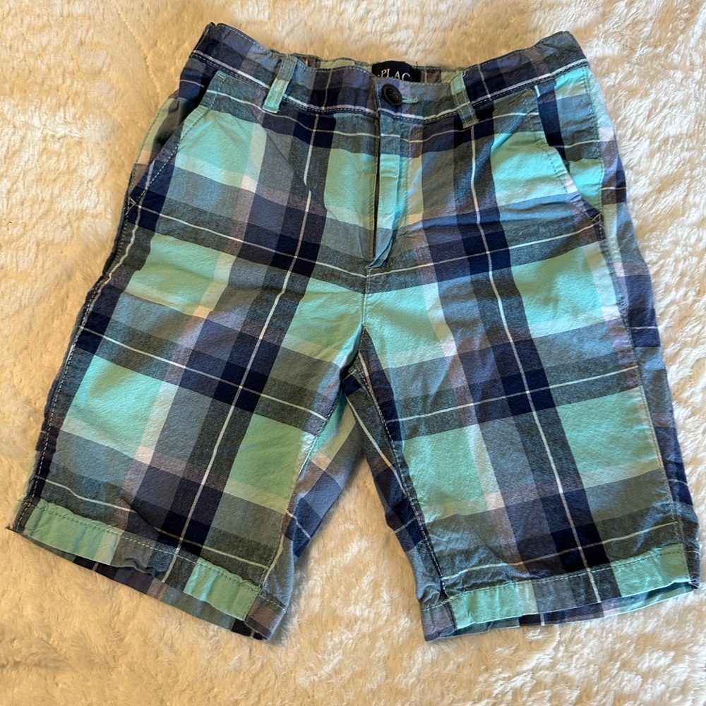Like new, The Children’s Place Plaid Blue and Green Chino Shorts, size 8.
